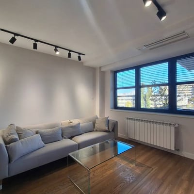 Rental of a spacious 3-room apartment, 73 m², central New Belgrade, Serbia